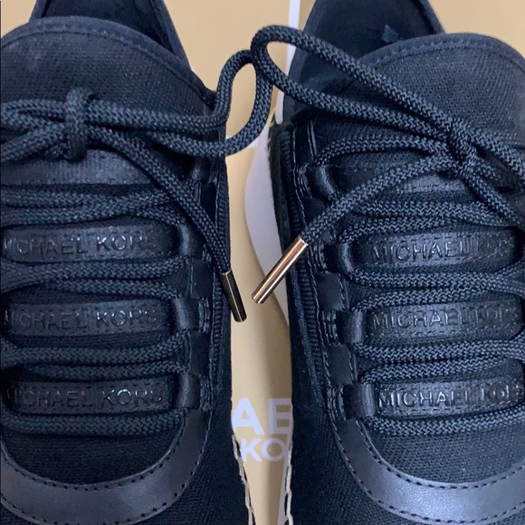 Finch Canvas Lace Up Sneakers - Picture 3 of 7